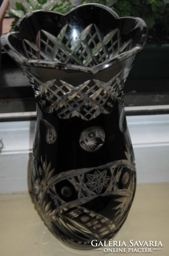 Régi bordó csiszolt kristály váza, 26 cm