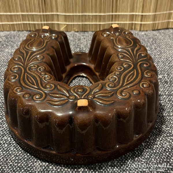 Horseshoe-shaped ceramic baking dish and wall decoration (scheurich)