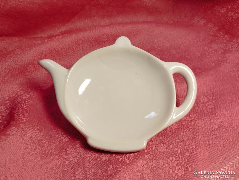 Teafilter kínáló fehér porcelán