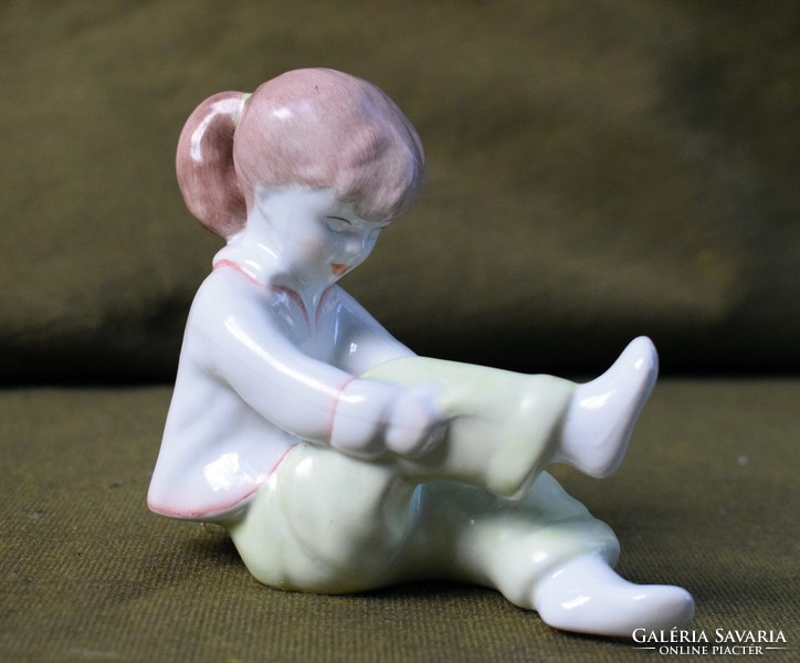 Ravenclaw porcelain figure girl 11 x 10.5 x 5.5 cm