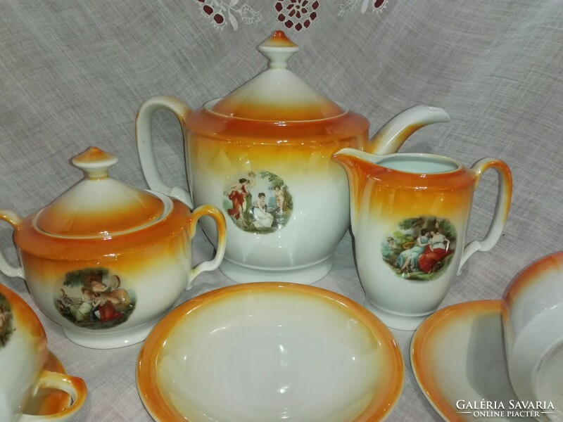 Barokk lüsztermázas porcelán teás-kávés készlet.