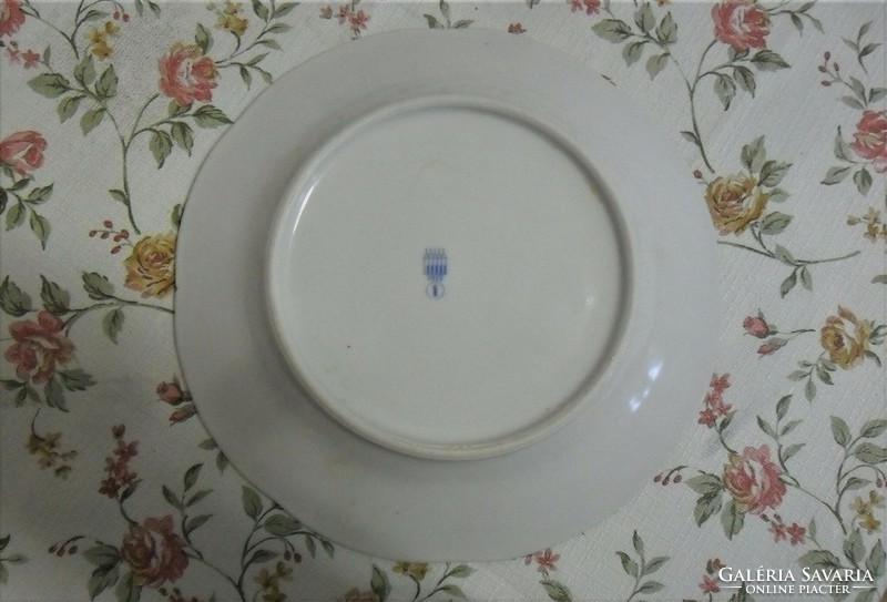 Antik Zsolnay porcelán, virág mintás süteményes tányér. Arany tollazott.  19 cm.