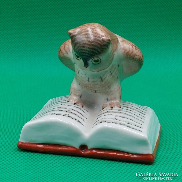 Kőbányai (drasche) figure of an owl sitting on a book