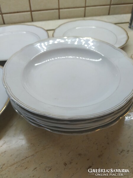 KAHLA porcelán aranyszegélyes étkészlet pótlásra eladó!6 mély, 6 lapos tányér