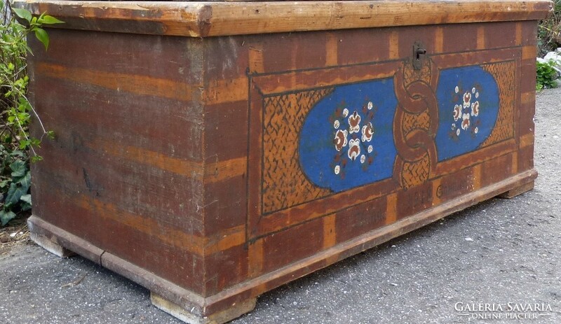 Old painted chest / 1918