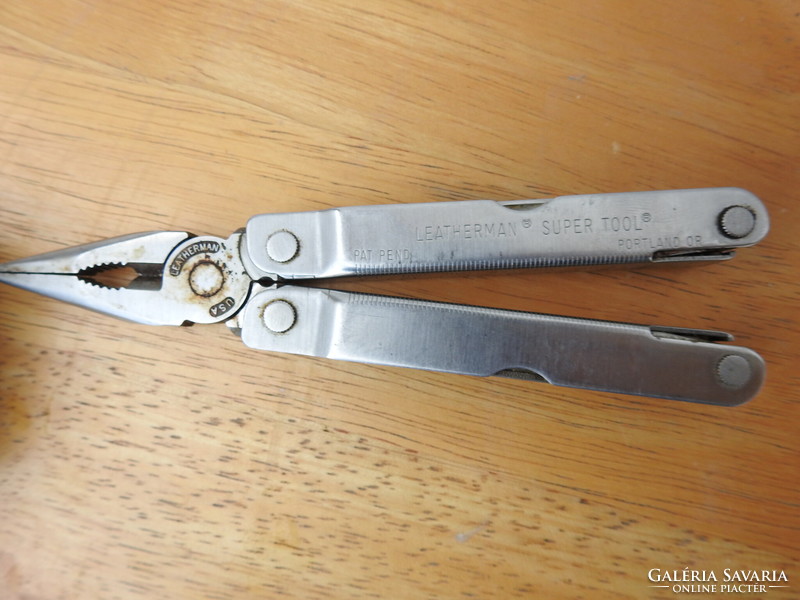 Leatherman multi knife hand tool in its original case