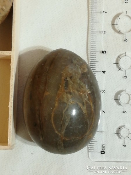 Mineral egg. 5.5 cm x 3.8 cm.