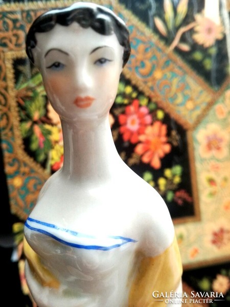 Drashe porcelain figurine - hand painted 17 cm