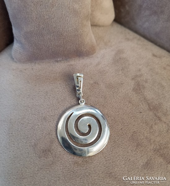 Silver pendant spiral