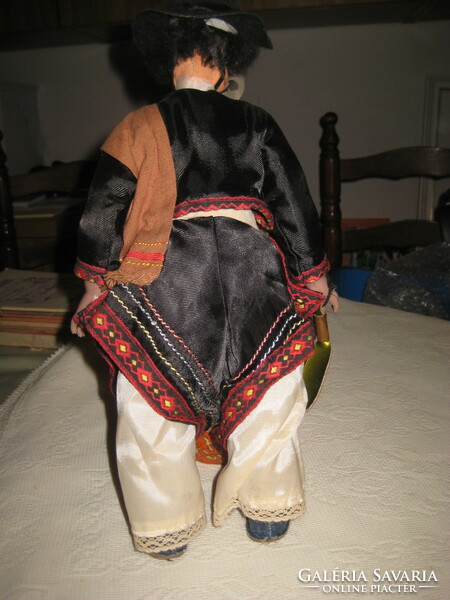 Spanyol  népi ruhába öltöztetett  fiú baba , 35 cm