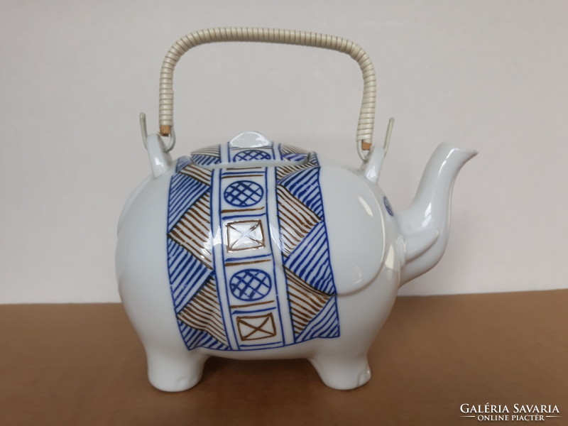 Elefánt alakú régi japán porcelán teáskanna, teakiöntő