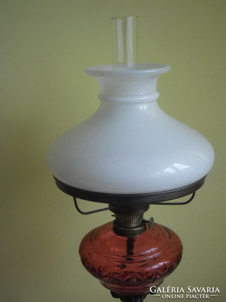 Régi 1870 es asztali petróleum lámpa