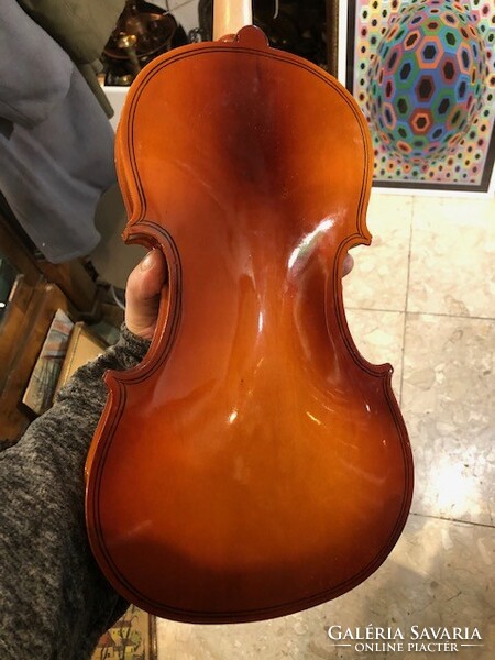 Violin, beautiful, tuned condition, full size.