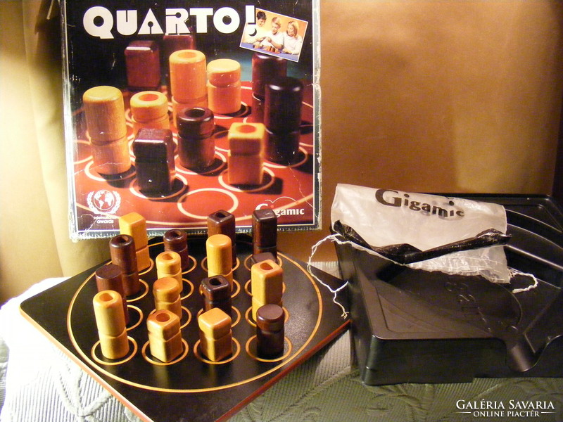 Quarto - the winning four-player strategy board game 1991