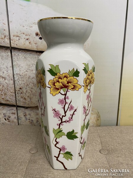 Beautiful large flower pattern vase from Hollóháza porcelain a42
