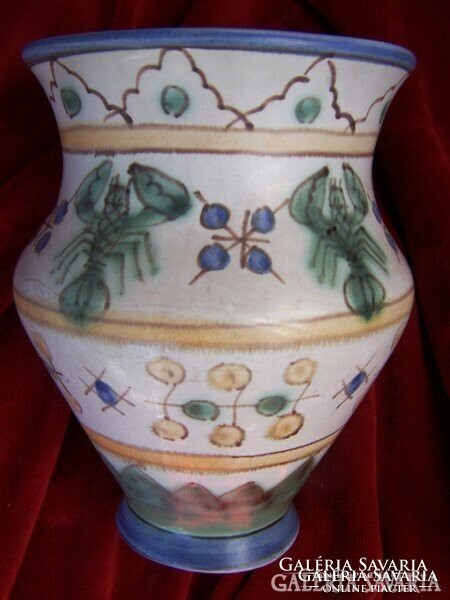 Habános Gorka Géza váza rákokkal  Magassága 16 cm. Alsó peremén egy kipattanás. Jelzett, 1960 körüli
