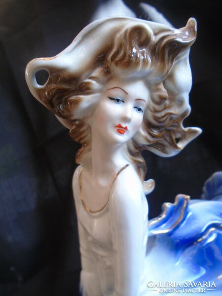 Szép nagyméretű kuriózum női porcelán figura kis hibával 28 cm magas