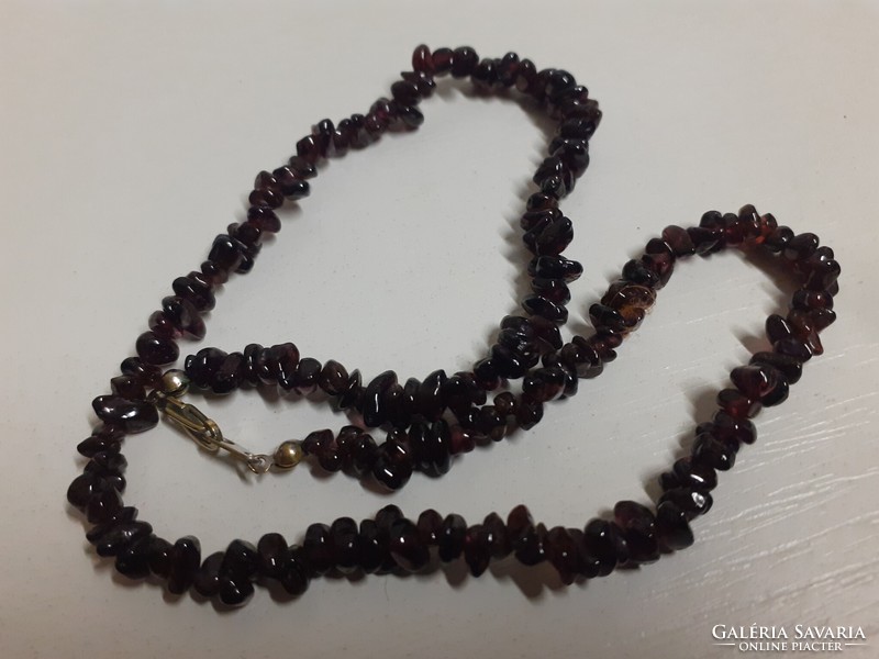 Beautiful condition garnet stone necklace with safety switch