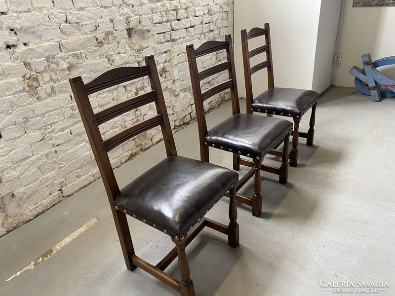 Chair with leather covering - without armrests