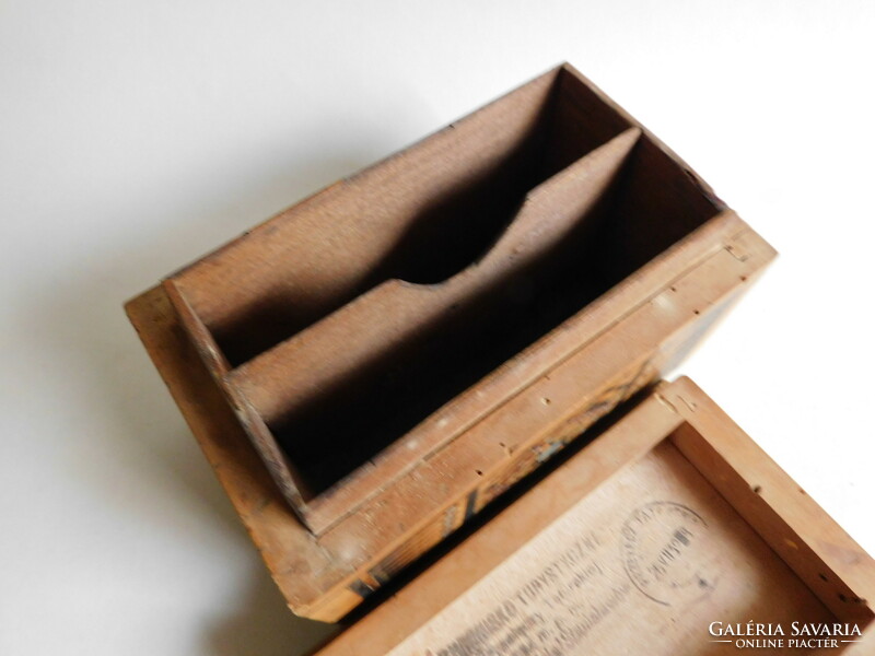 Vintage asztali cigarettatartó doboz gyöngyház és réz szál berakással.