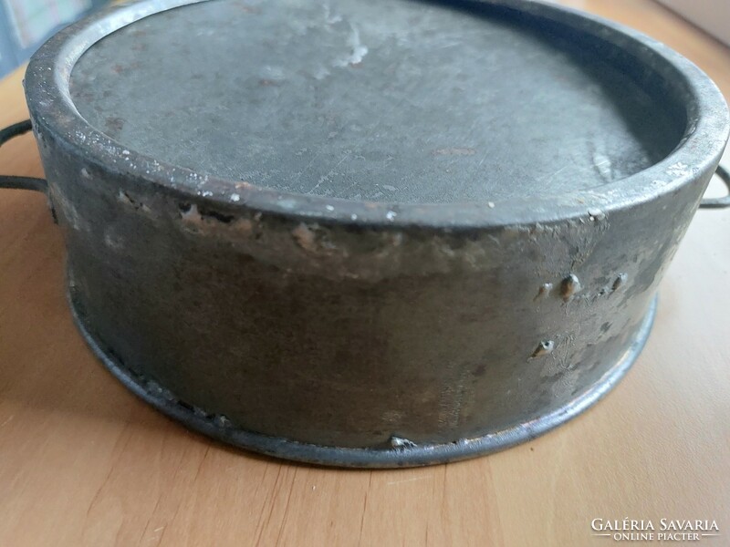 Antique pewter cake pan with handle