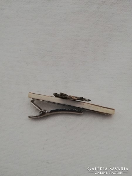 Hunting scene tie pin with antlers