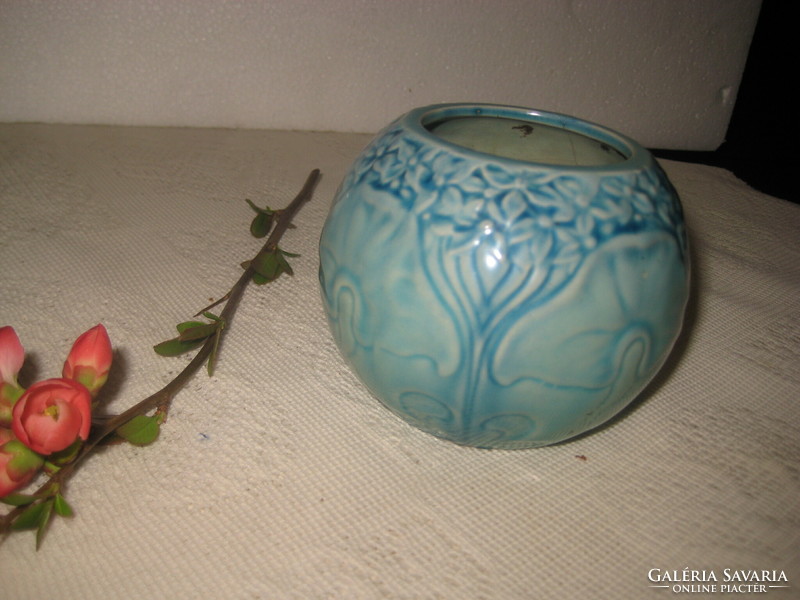 Zsolnay kék  ,  gömb váza  9 x 7 cm , szecessziós mintával