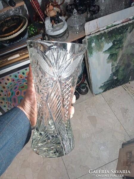 Lead crystal vase, height 28 cm, wall thickness 8 mm.