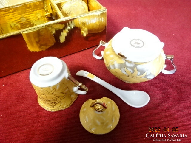 Royal német porcelán kávéskészlet eredeti dobozában, bontatlan. Jókai.