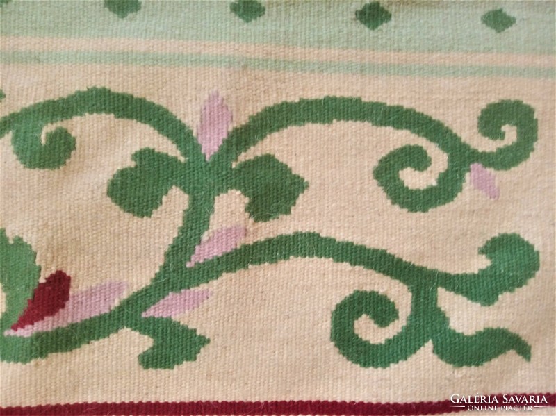 Woven wool carpet with tendrils and flowers