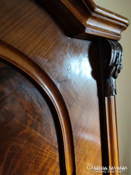 Neo-baroque sideboard