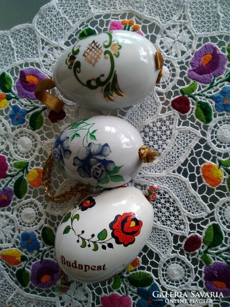 Húsvéti porcelán tojások egyedi mintával nagyobb méretben, akasztóval.