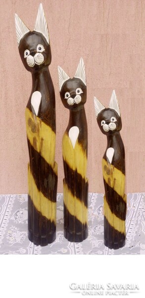 Cat statue trio tribal series from Indonesia. With striped pattern. Original craftsmanship.