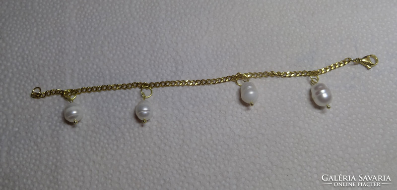 Sweet water pearl medical metal on a gold-plated chain, the clasp is also medical metal.
