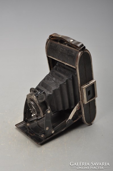 Antique voigtlander bessa accordion camera