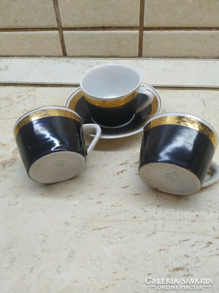Hollóházi kávéskészlet pótlásra eladó! 3 fekete arany csésze + 1 alátét eladó!