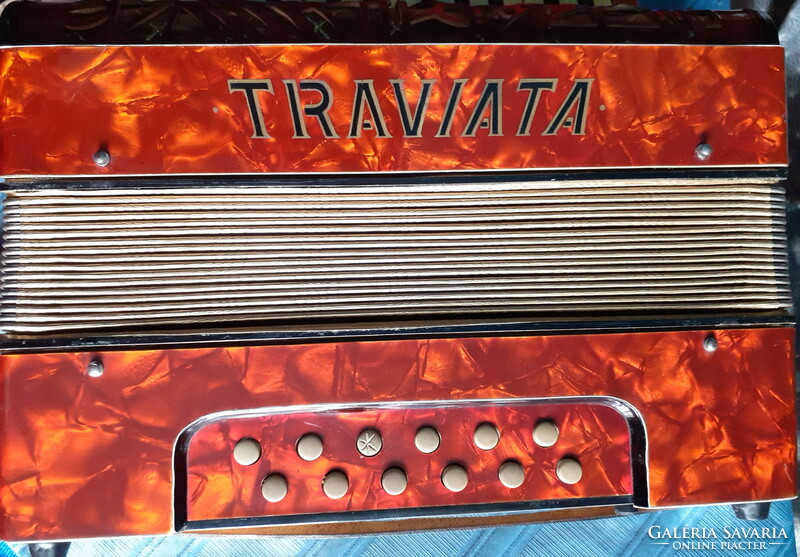 Traviata márkájú tangóharmonika gyermekek számára eredeti tokban