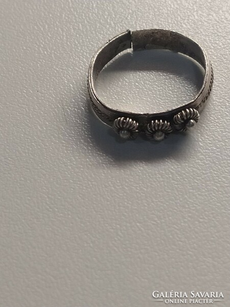 Adjustable silver ring!
