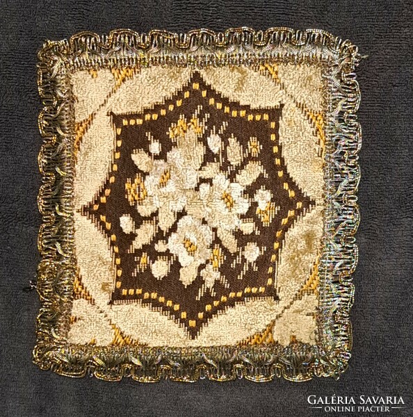 Old Belgian velvet tapestry tablecloth in display case (l3589)