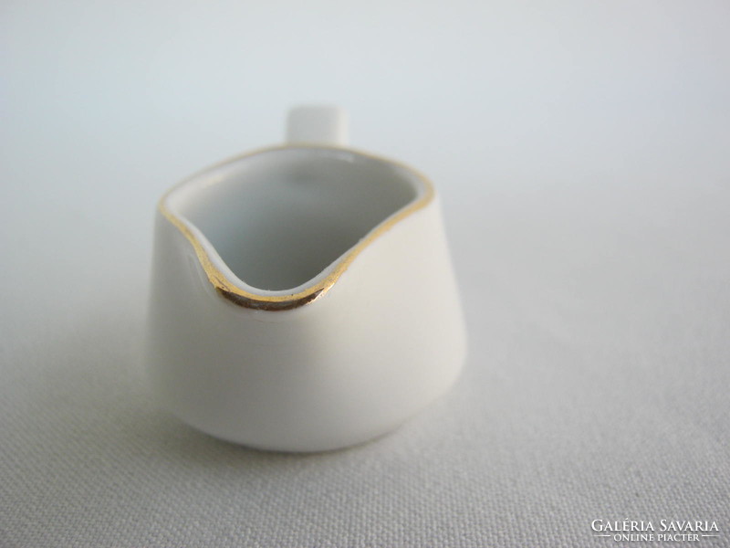 Raven house porcelain mini cream pourer