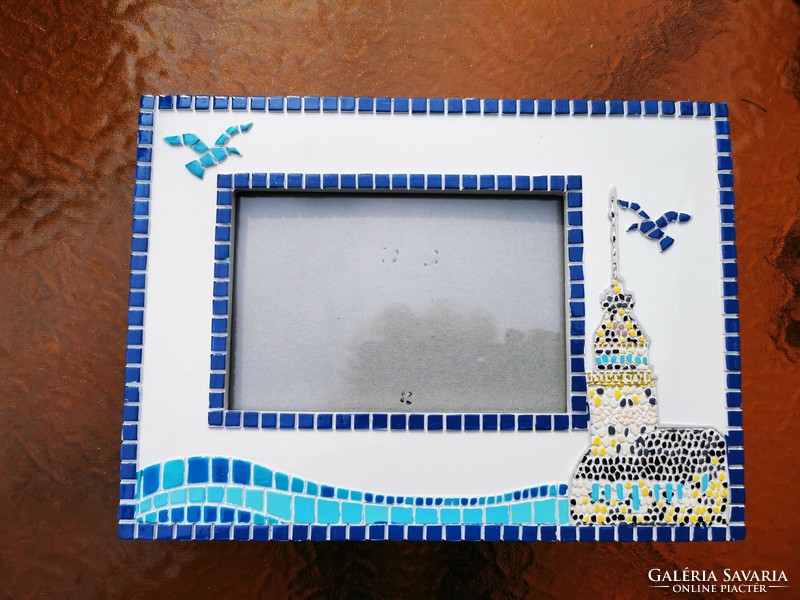 Picture frame with a lighthouse