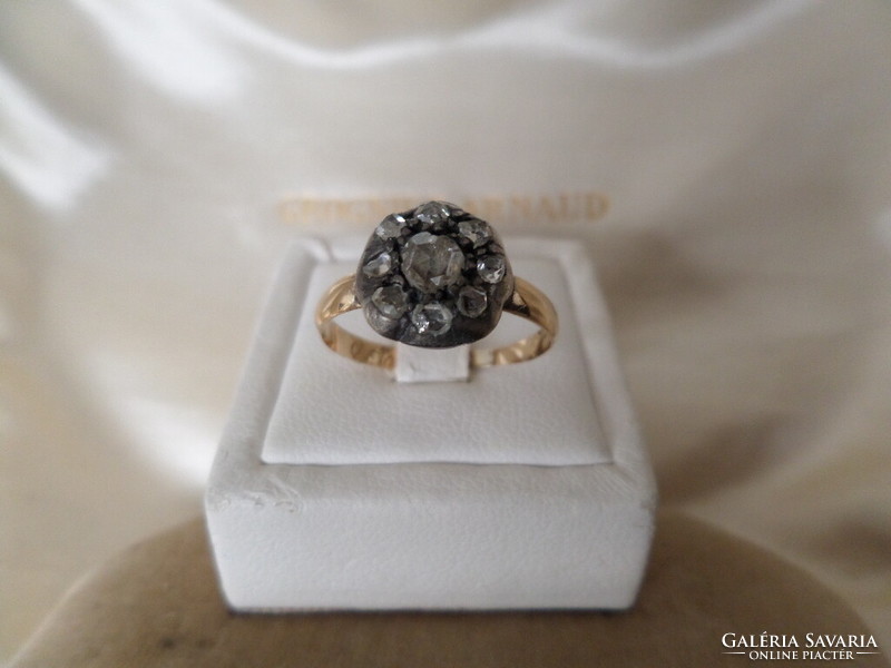 Antique daisy gold ring with diamonds
