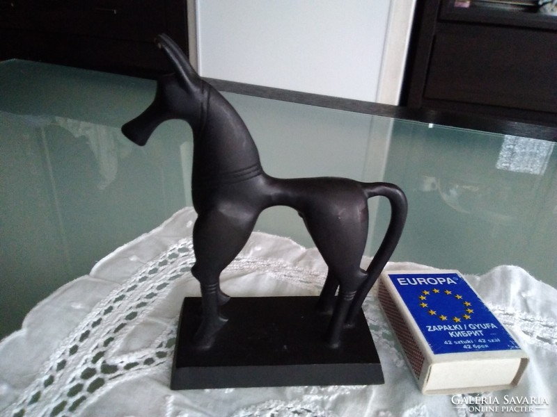 Metal black horse statue from the 80s modeled after an ancient Greek statue.