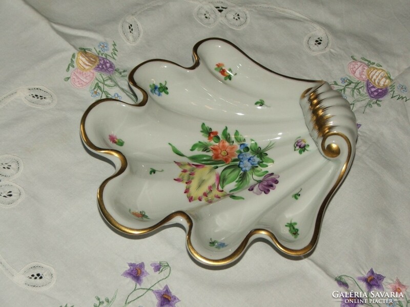Shell-shaped Herend serving tray, center of the table