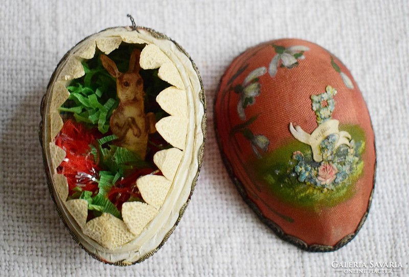 Antik húsvéti papírmasé tojás díszes festett selyem borítás fémszál benne papír nyúl figura 8,5x6 cm