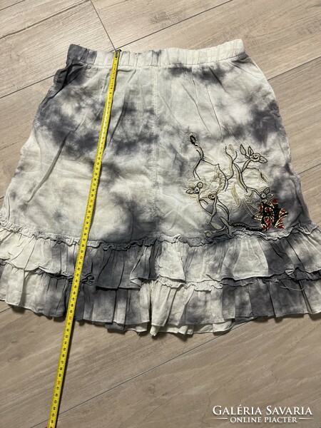 Light gray embroidered, elastic waist, light, flowing skirt