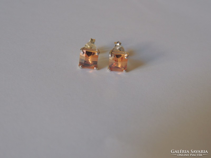 Silver earrings decorated with special polished cognac stones