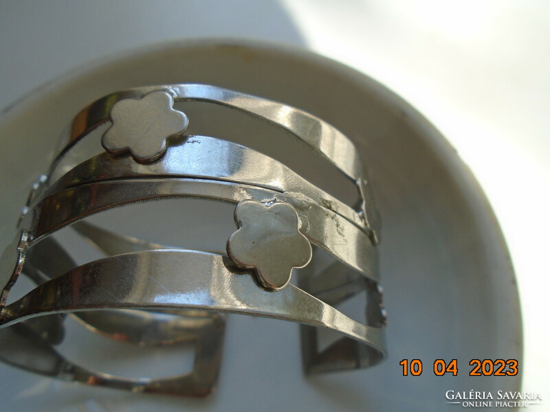 Floral steel bracelet