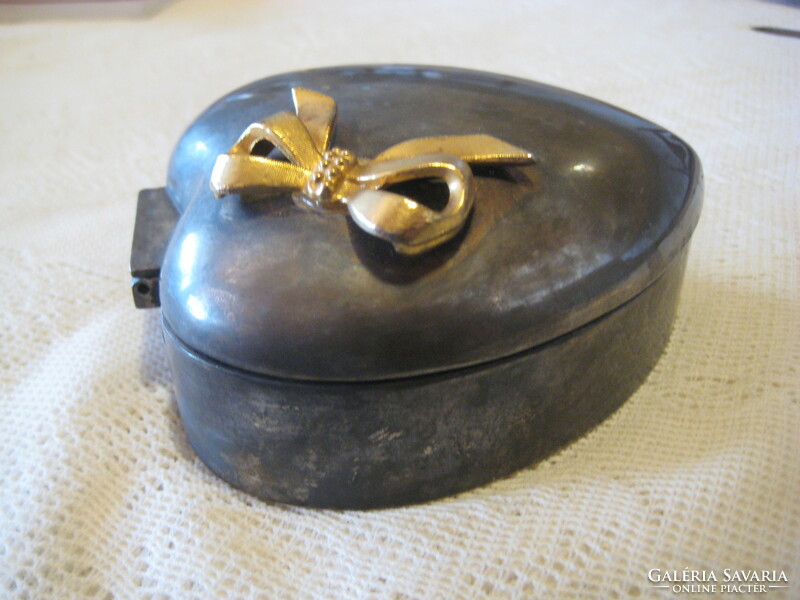 Alpaca metal jewelry holder, heart-shaped, lined, with brass bow, 11 x 11 x 5 cm
