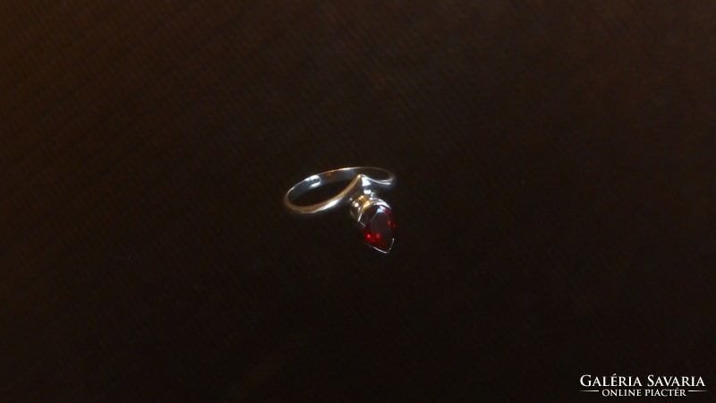 Bordó csepp alakú köves ezüst gyűrű
